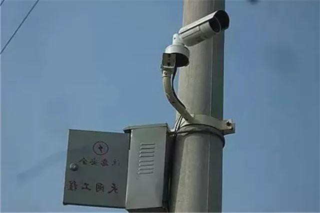怎样在手机上调监控画面的远近大小
