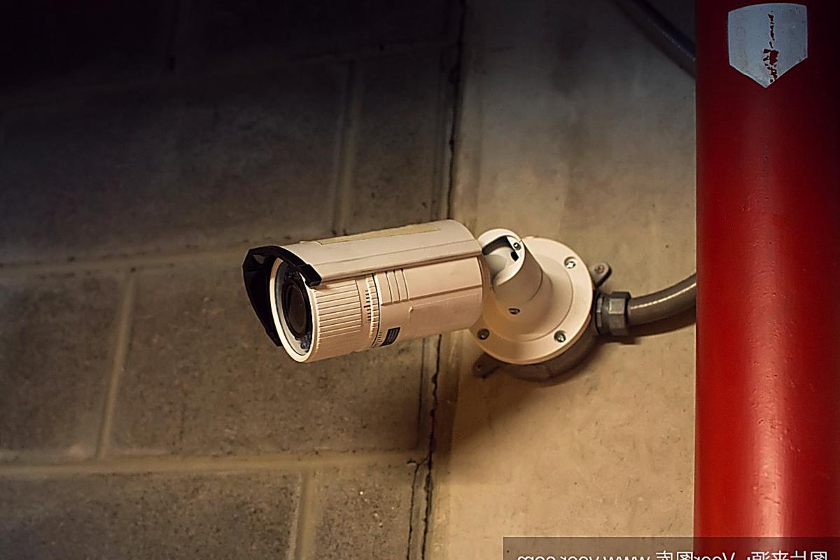 硬盘销毁别瞎搞，锤子钻孔不靠谱；粉碎消磁最保险！