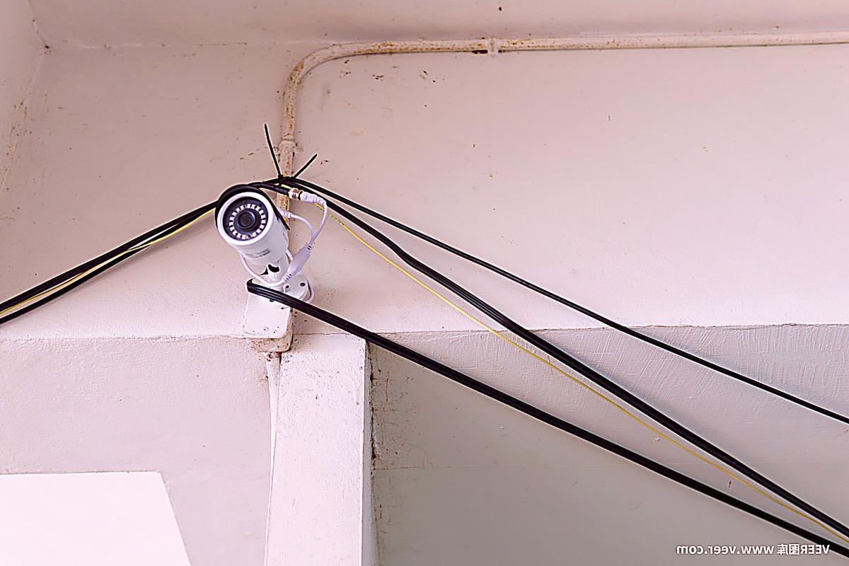 摄像头夜里嗡嗡响？别慌：电源、红外与回声这样排查